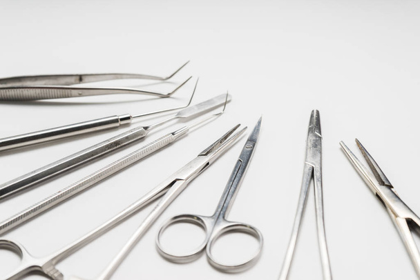 a lot of dental instruments are on the table - Zdjęcie, obraz