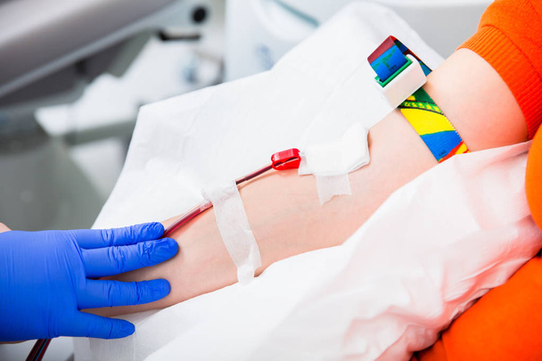 献血で静脈カテーテル - 写真・画像