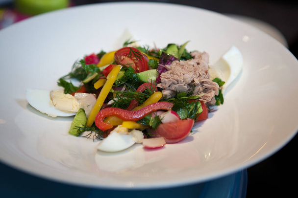 vegetable salad with tuna - Foto, Imagen