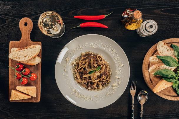 top view of pasta with meat on dark table - Valokuva, kuva