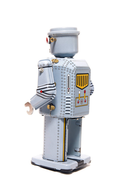 Vintage juguete robot de estaño aislado sobre un fondo blanco. - Foto, Imagen