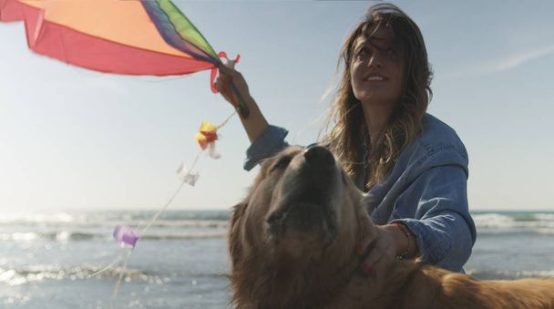 Beautiful Young Woman with dog Holding A Kite at Beach - Foto, Imagem