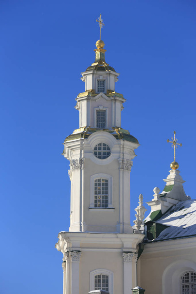 Campanario de la Santa Dormición Pochayiv Lavra
 - Foto, imagen