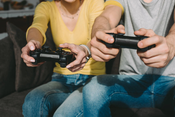 cropped image of couple playing video game at home - Fotografie, Obrázek