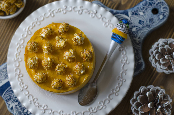 Agar agar Kuru Kayısı ve limon ile üzerinde Cheesecake     - Fotoğraf, Görsel