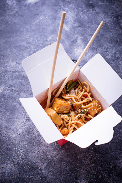 Noodles with chicken, tofu and vegetable - Photo, Image