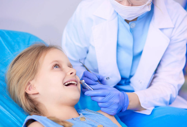 Little girl sitting in the dentists office - Photo, image