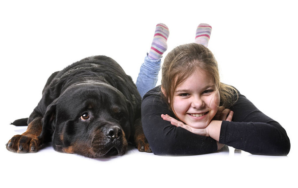 mladá dívka a pes - Fotografie, Obrázek
