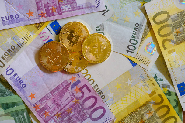 Gold Bitcoins, Crypto currency and Euro banknotes - Foto, Imagen