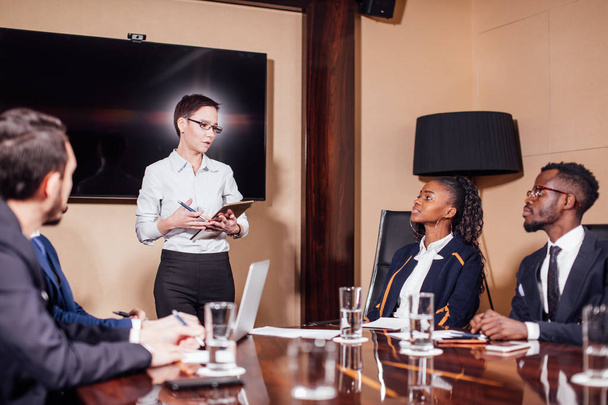 businesswomen interacting at the meeting in modern office - Φωτογραφία, εικόνα