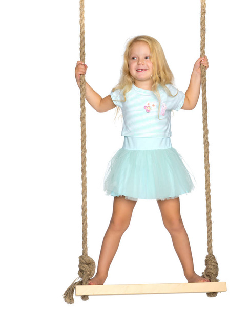 Little girl swinging on a swing - Foto, afbeelding