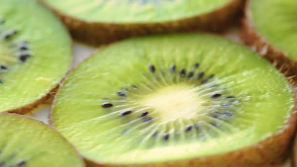 Roterende achtergrond van groene kiwi 's - Video