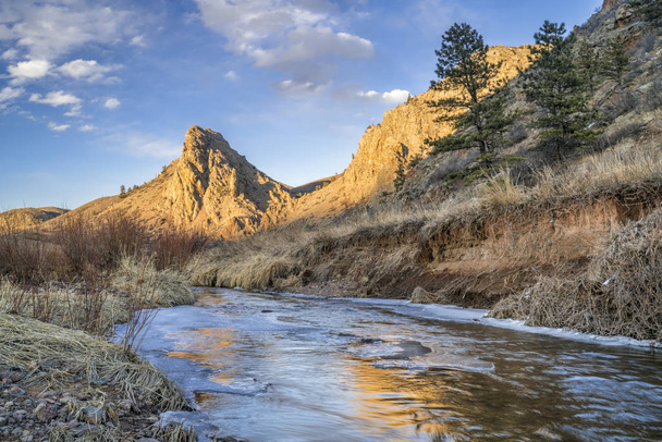 mezník skála a řeka v Severní Colorado - Fotografie, Obrázek