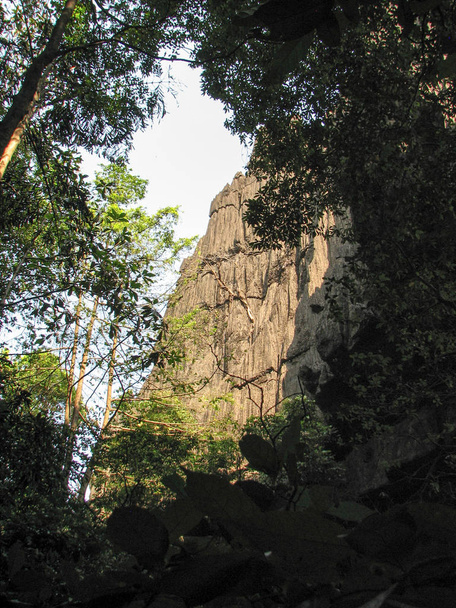 Скельні утворення в Яна Карнатака, Індія. Масивні скелі - Фото, зображення
