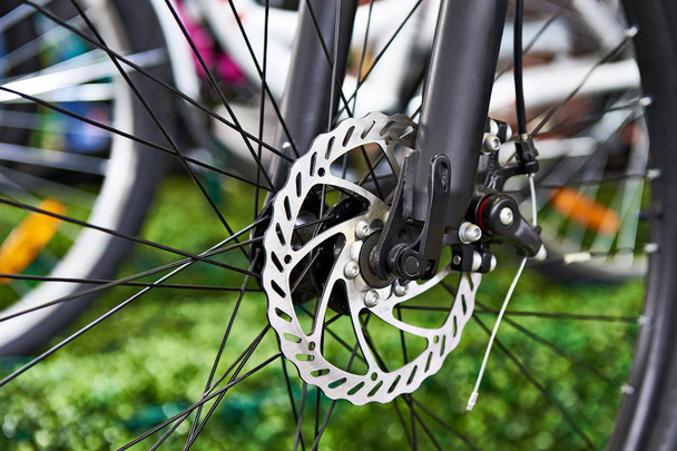 Front disc brake mountain bike - Фото, изображение