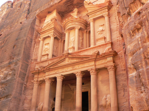 Túmulo do Tesouro em Petra Nabataeans
 - Foto, Imagem