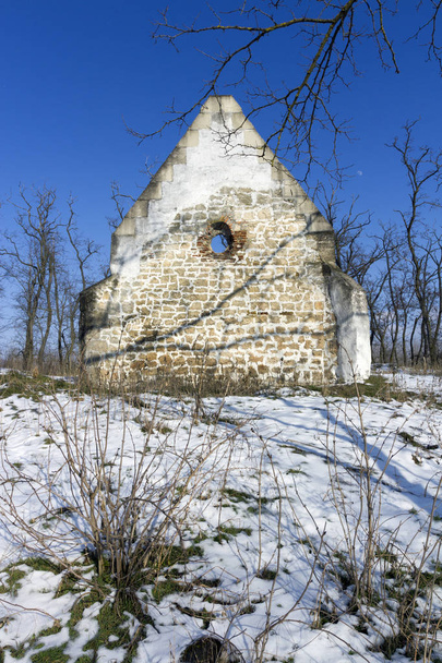 Ruiny starego kościoła - Zdjęcie, obraz