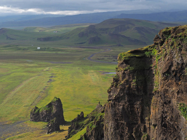 sihirli İzlanda manzara vik ben scharp taşlarla mirdal ve - Fotoğraf, Görsel