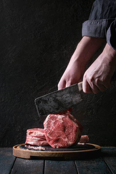 Raw tomahawk steak - Foto, immagini
