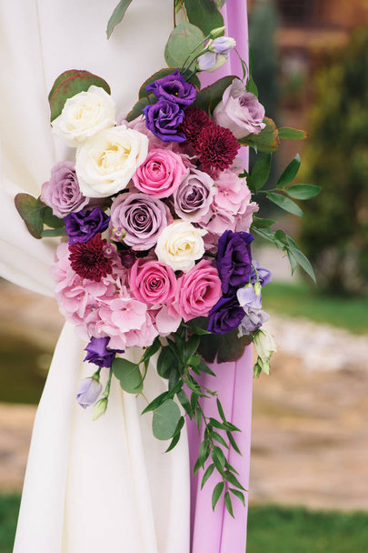 Arch prvek s květy pro svatební dekorace - Fotografie, Obrázek