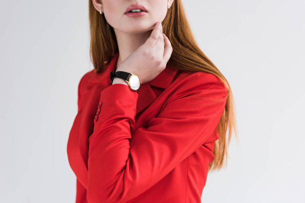 Oříznutý pohled elegantní mladá fena s Náramkové hodinky izolované Grey - Fotografie, Obrázek