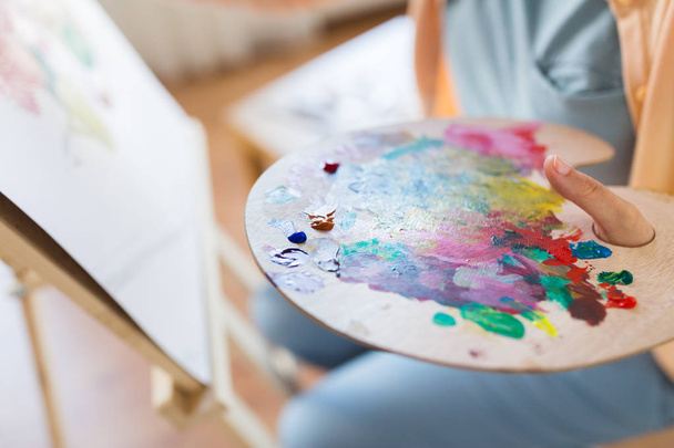 artist with paint palette painting at art studio - Фото, зображення