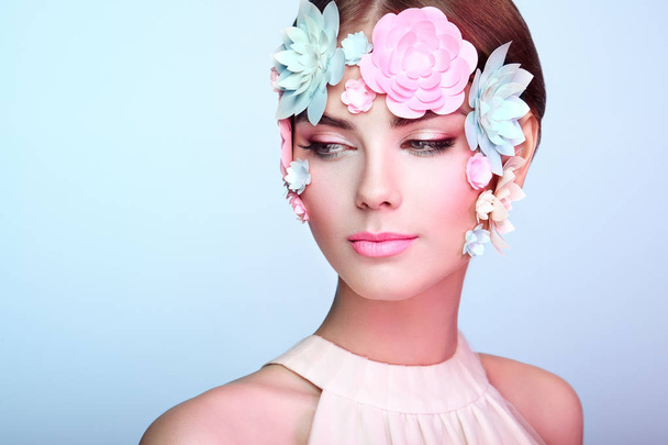 Face of beautiful woman decorated with flowers - Foto, Bild