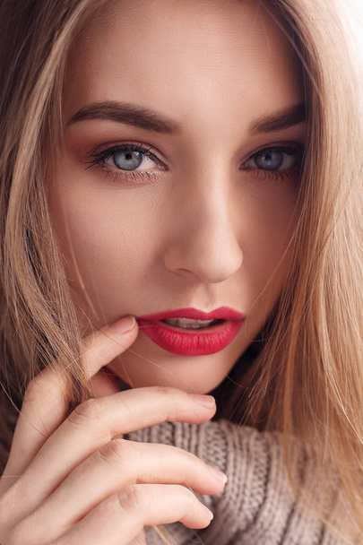 Close-up of a beautiful women her red lips - Valokuva, kuva