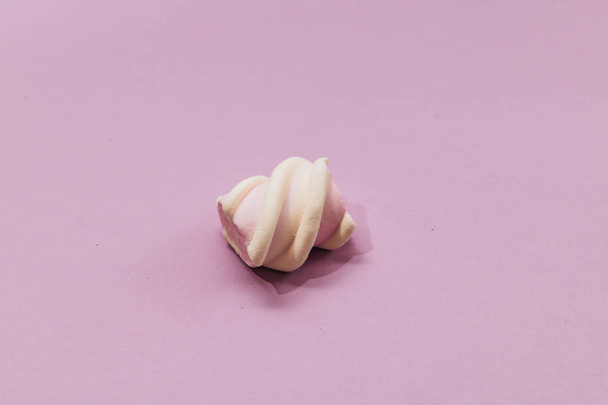  delicious sweet marshmallow on lilac background - 写真・画像