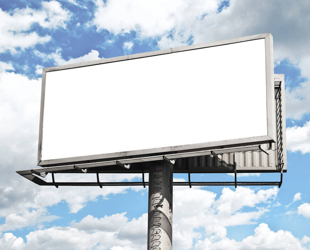 Gökyüzündeki büyük billboard - Fotoğraf, Görsel