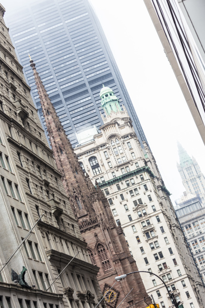 New York City, Lower Manhattan, skyscrapers on Broadway street. - Foto, Imagem