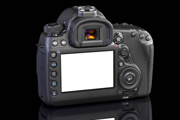 Φωτογραφική μηχανή DSLR σε μαύρο γυαλί - Φωτογραφία, εικόνα