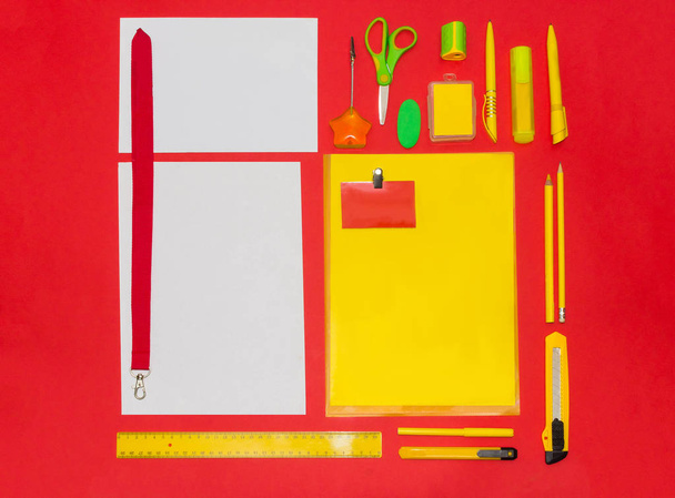 Mock-up business template with cards, papers, pen. red background. - Foto, Bild