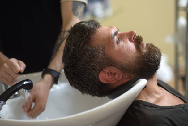 Bearded man mustache in barber shop - Foto, Imagen