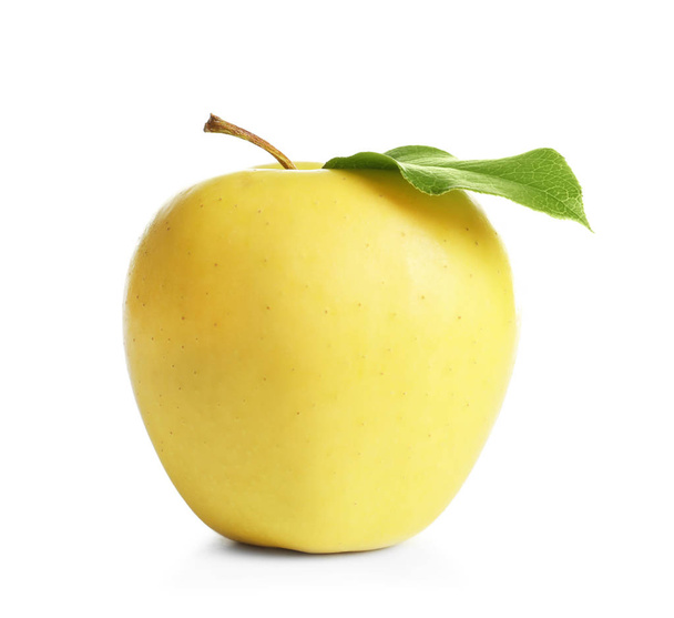 Ripe yellow apple on white background - Fotografie, Obrázek