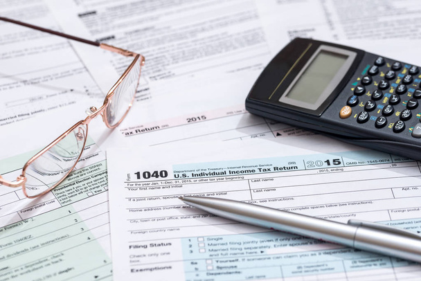 us tax form with calculator - Fotografie, Obrázek
