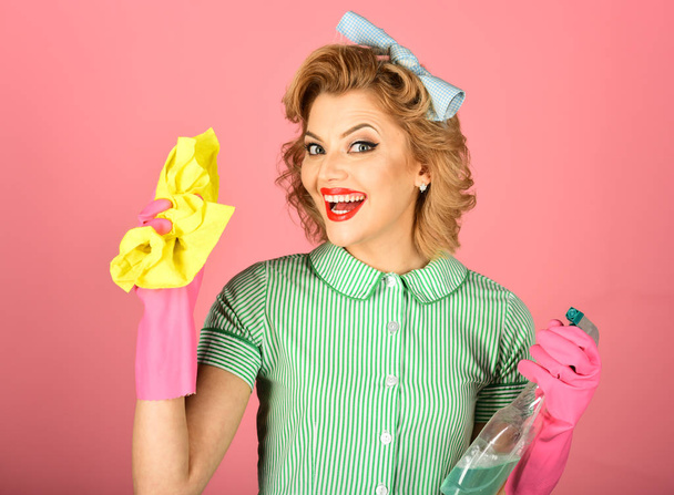 Retro woman cleaner on pink sbackground. - Foto, afbeelding