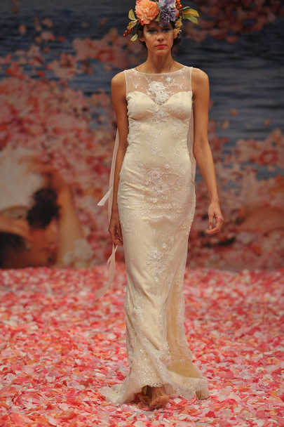 NEW YORK- OCTOBER 14: Models walks runway for Claire Pettibone bridal show for Fall 2013 during NY Bridal Fashion Week on October 14, 2012 in New York City, NY - Zdjęcie, obraz