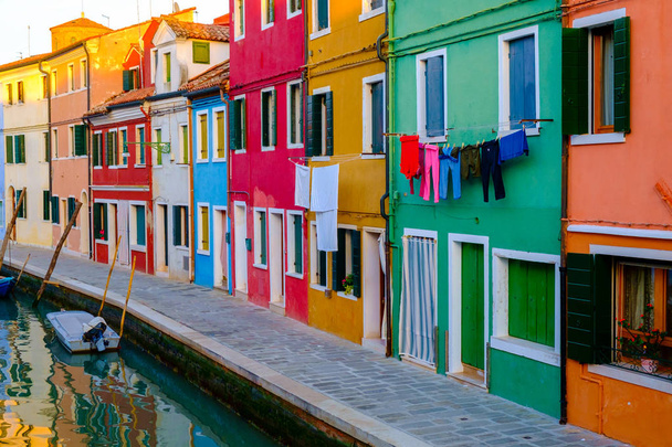 Colorida casa en Burano isla, Venecia
,  - Foto, imagen