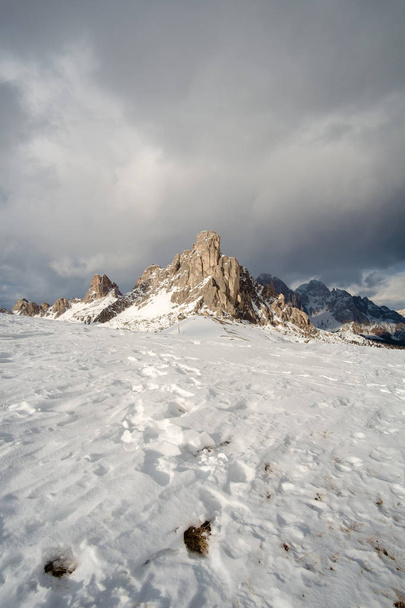 Fantastico paesaggio invernale vicino al Passo Giau - Dolomiti - Italia
 - Foto, immagini