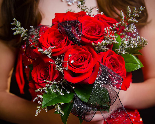 Ramo de baile Rosas rojas
  - Foto, Imagen