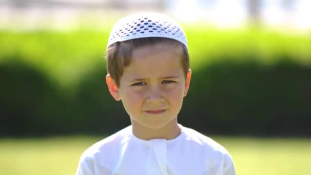 Közel-keleti fiú portréja. - Felvétel, videó