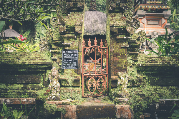 Balinese temple on the north of island. Tropical hindu island of Bali, Indonesia. Asia. - Foto, imagen