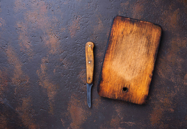 Empty vintage cutting board and knife - Photo, Image