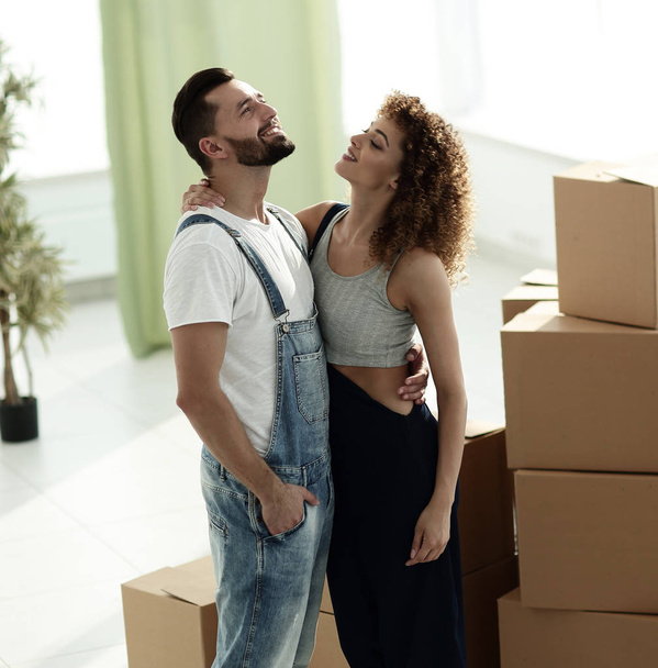 loving young couple standing in a new apartment - Foto, immagini