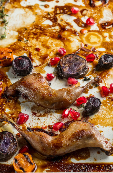 close-up of grilled chicken legs with vegetables and pomegranate berries on white metal tray - Φωτογραφία, εικόνα
