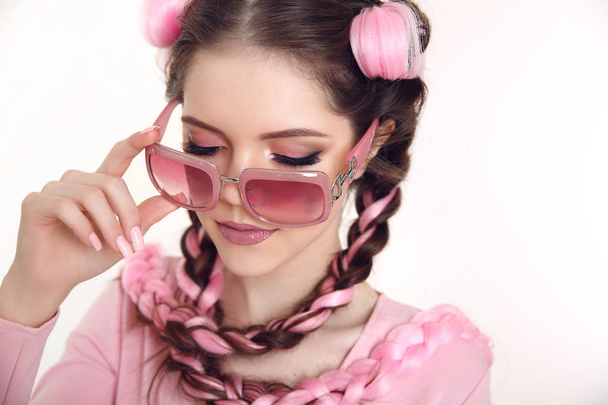 Brunette teen girl with two french braids from pink kanekalon, f - Foto, Imagem