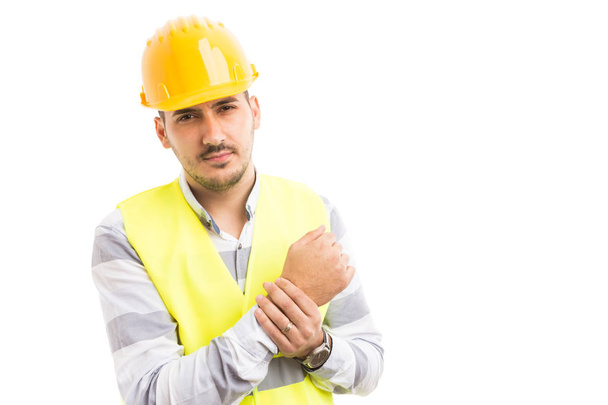 Ouvrier de la construction souffrant poignet pai
 - Photo, image