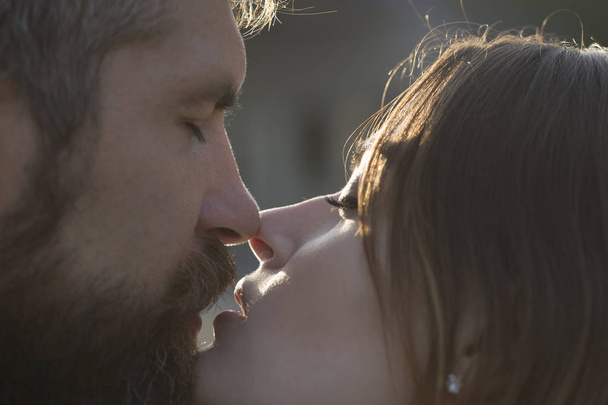 Woman and man with beard kiss with closed eyes - Fotoğraf, Görsel