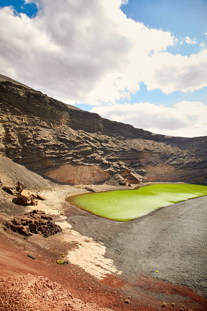 Zielony wulkaniczne jezioro Charco de los Clicos w Lanzarote - Zdjęcie, obraz